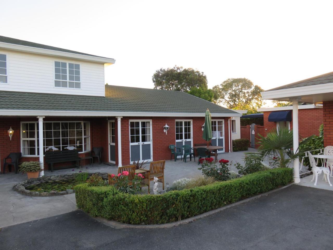 Admirals Motor Motel