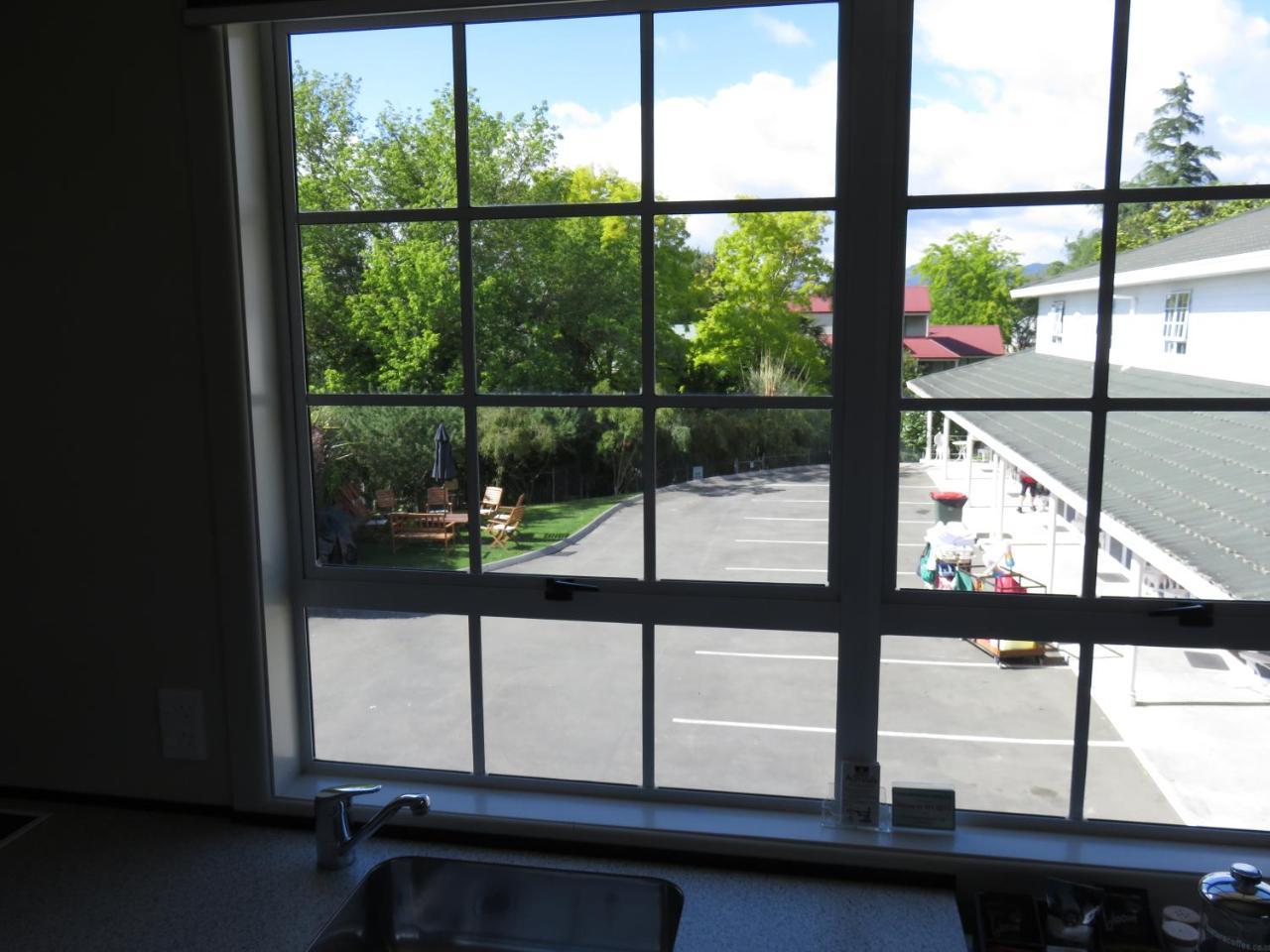 Admirals Motor Motel 4*