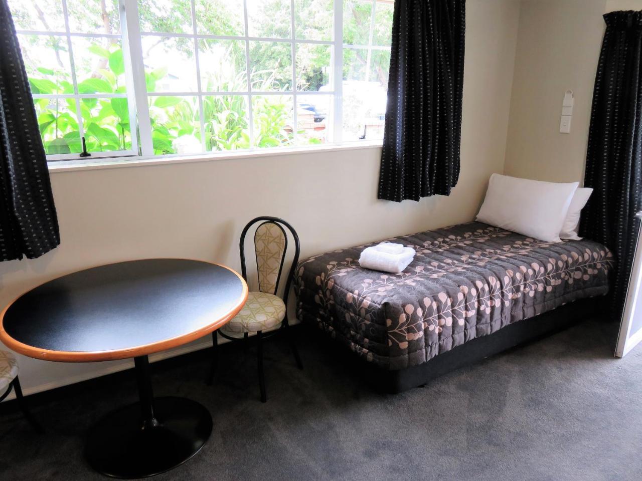 Motel Admirals Motor