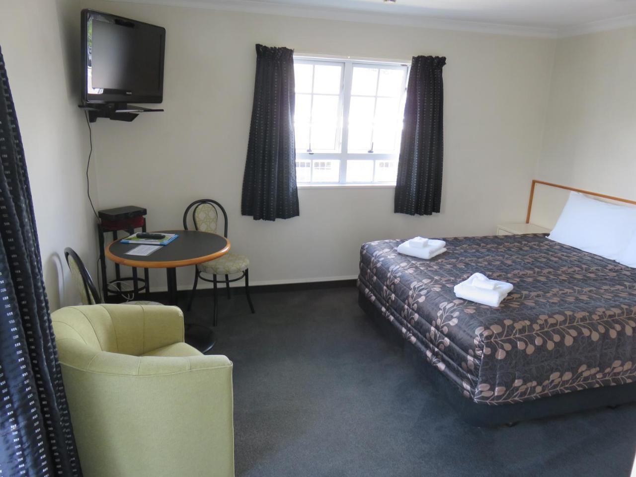 Admirals Motor Motel