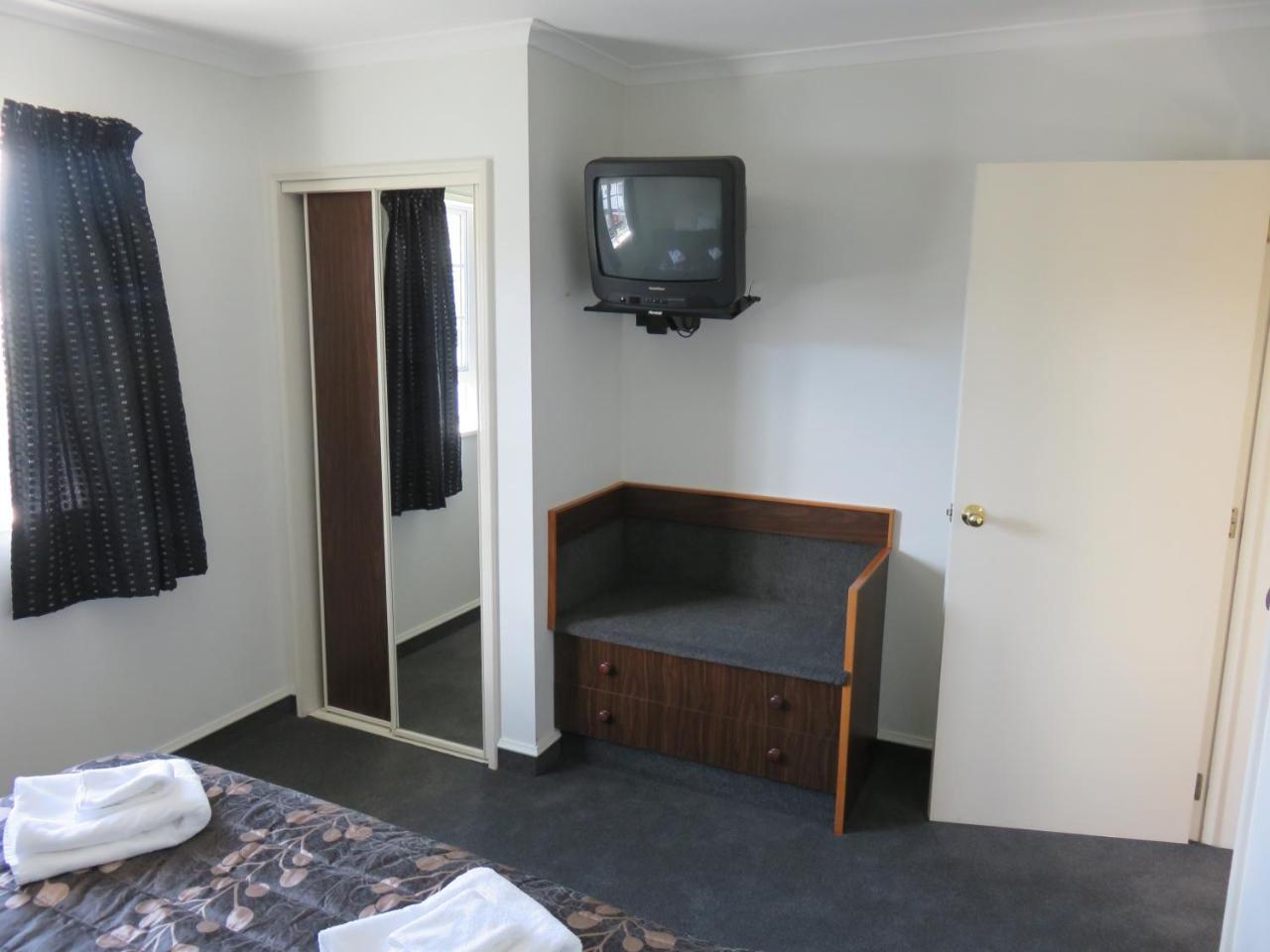 Admirals Motor Motel