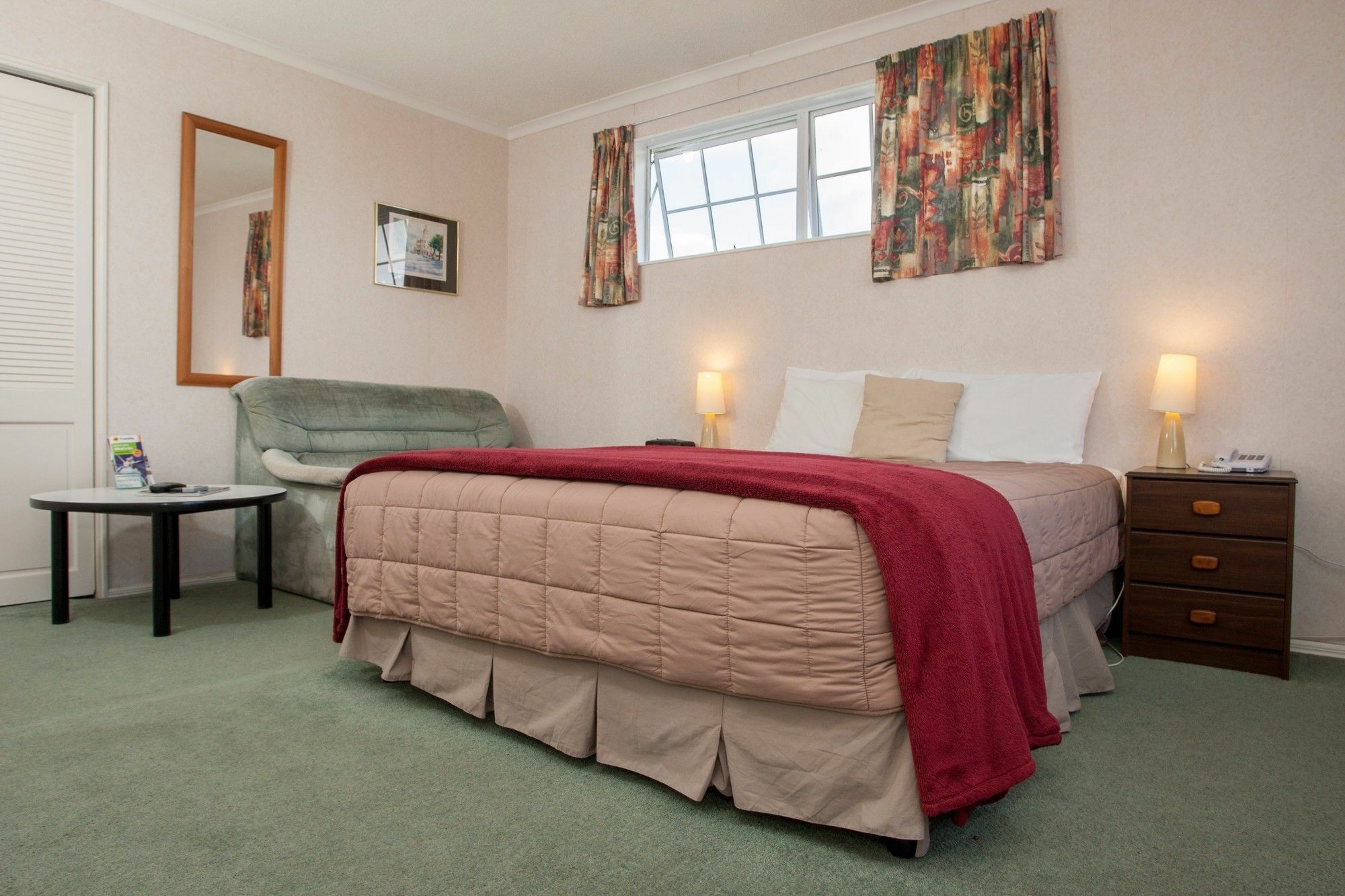 Admirals Motor Motel 4*